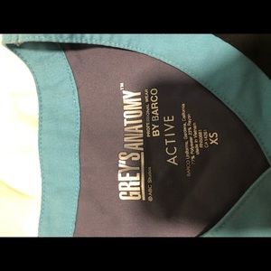 GREYS ANATOMY BARCO ACTIVE SCRUB TOP XS TEAL BLACK
